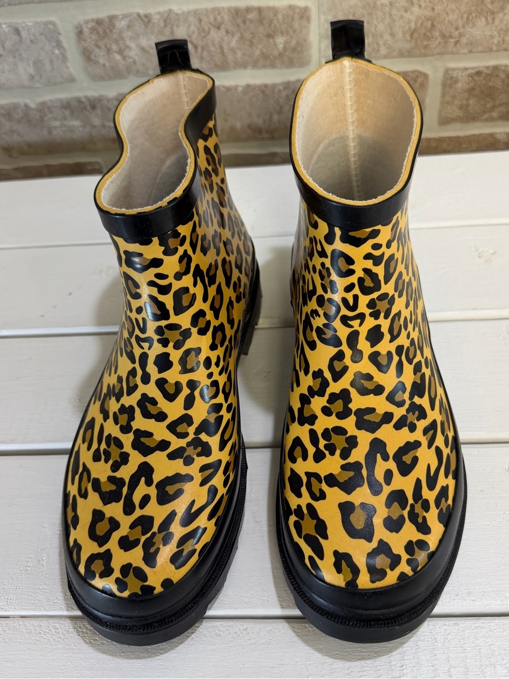 Via Rosa Leopard Print Waterproof Rain Boots Womens Sz 6 Chelsea Ankle Lug Boots - Picture 2 of 11